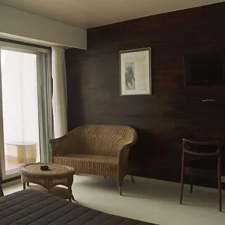 Carlina 3* Biarritz
